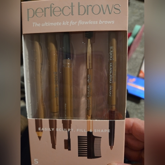 perfect brows Other - Perfect Brows Kit - Rich Brown